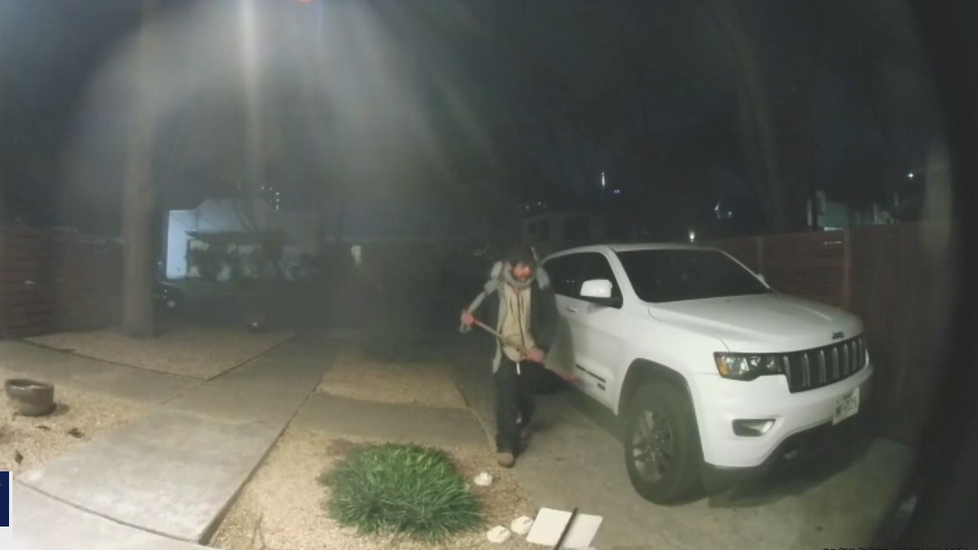 Man caught on camera slashing tires in East Austin neighborhood